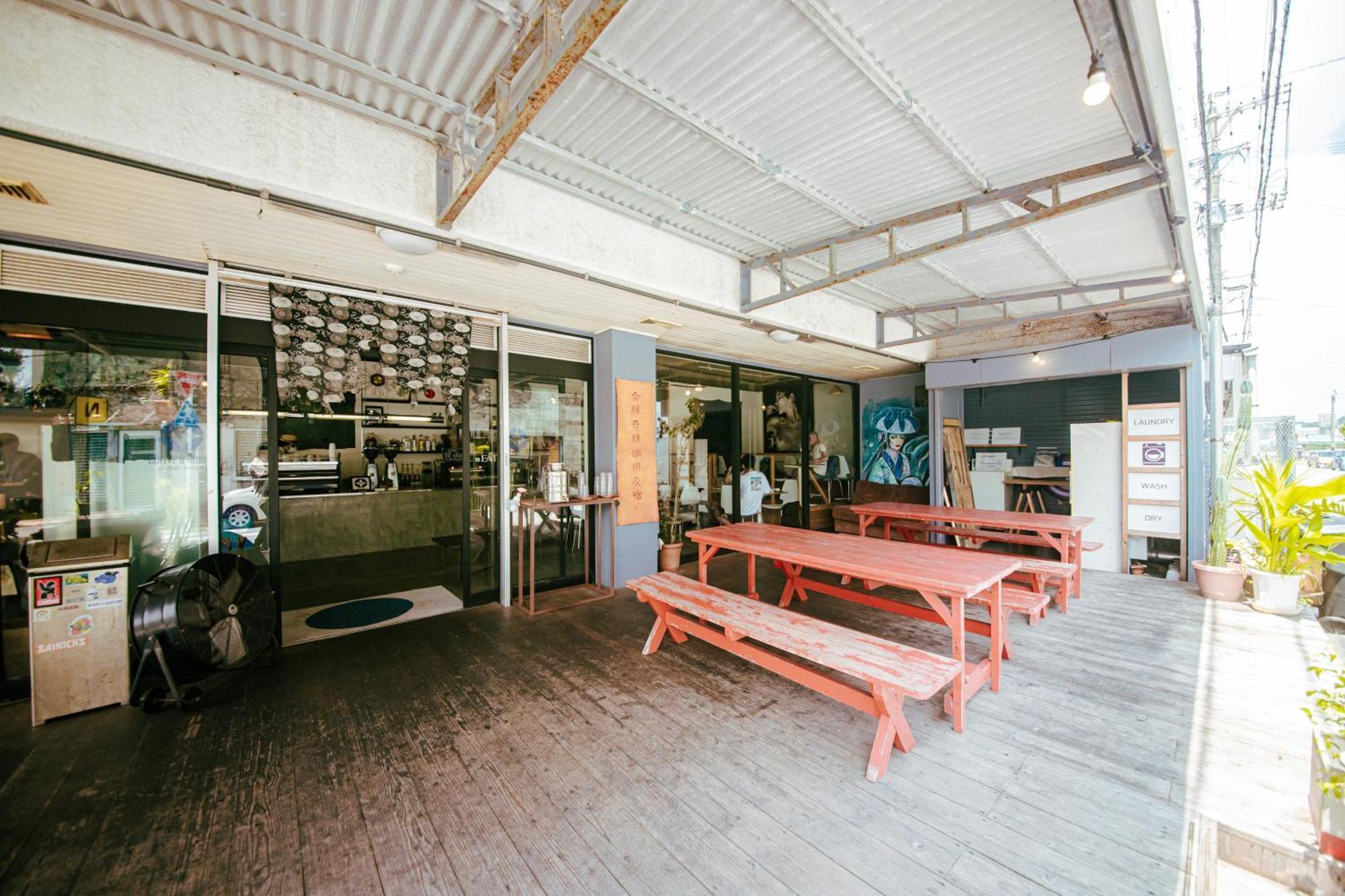 Aien Coffee & Hostel Chatan Eksteriør billede